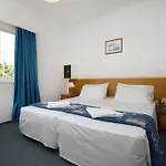 Sunny Hill 3*