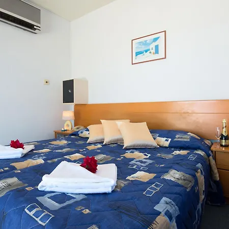 Ξενοδοχείο με διαμερίσματα Sunny Hill 3*